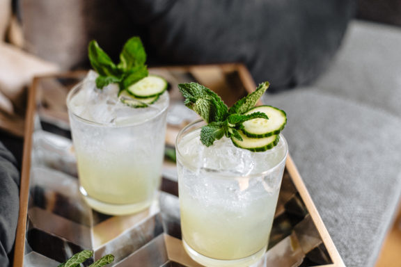cocktail vert chartreuse, menthe et concombre
