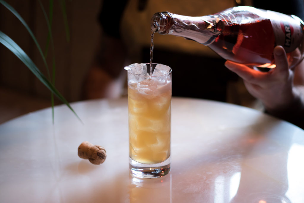 cocktail allongé au mousseux rosé
