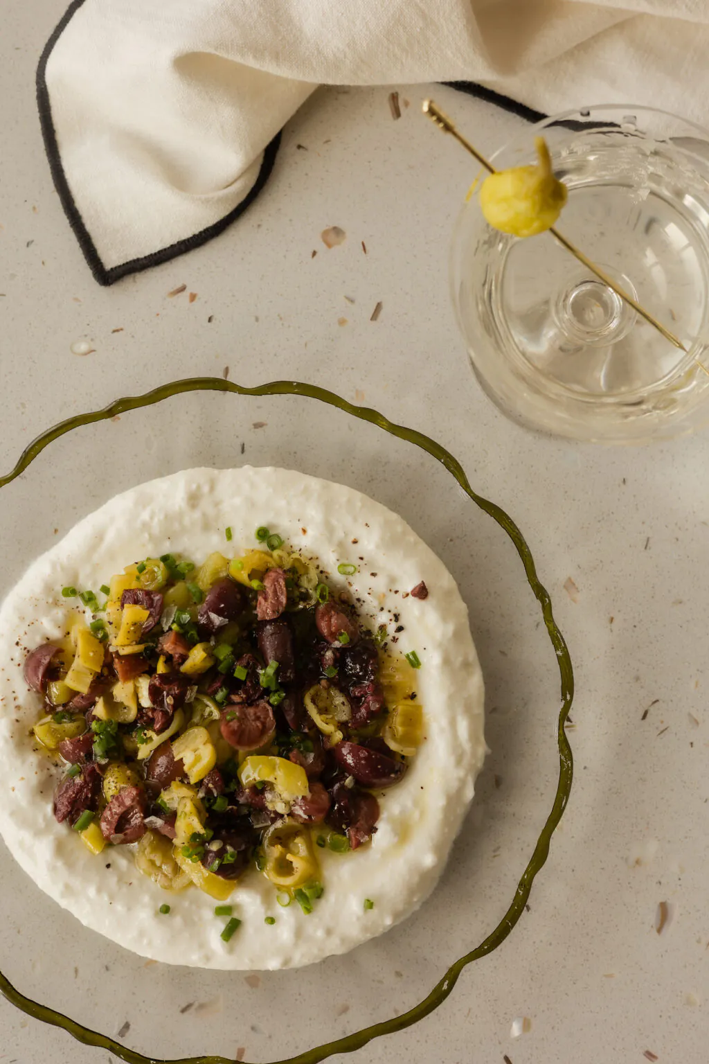 cocktails_Tartinade_fromage.cottage_olives.kalamata_pepperoncini _1ou2cocktails_AW3A6615